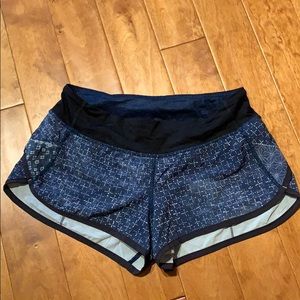 Lululemon running shorts size 4 starry print
